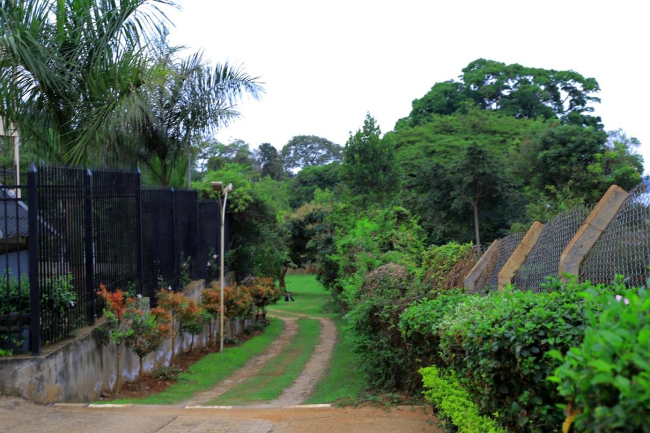Motel Egg Botanical View Entebbe Exterior foto